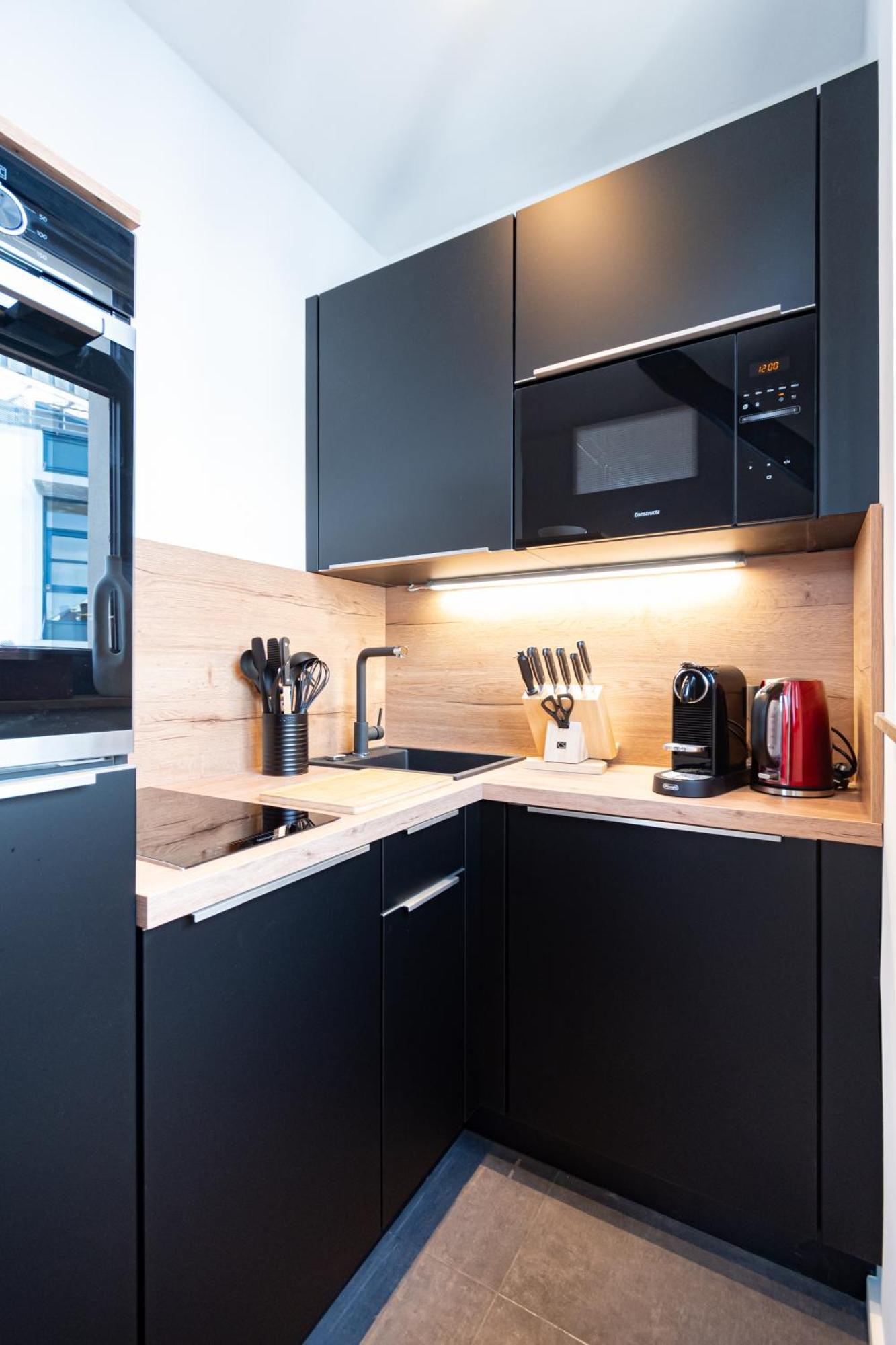 Sweethome - Zentral - Kueche & Parkplatz, Wifi Halle  Exteriér fotografie